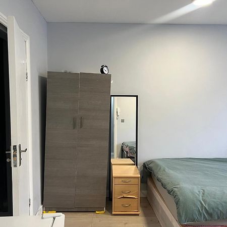 Sterne Street 4 Person Room London Exterior photo