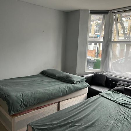 Sterne Street 4 Person Room London Exterior photo