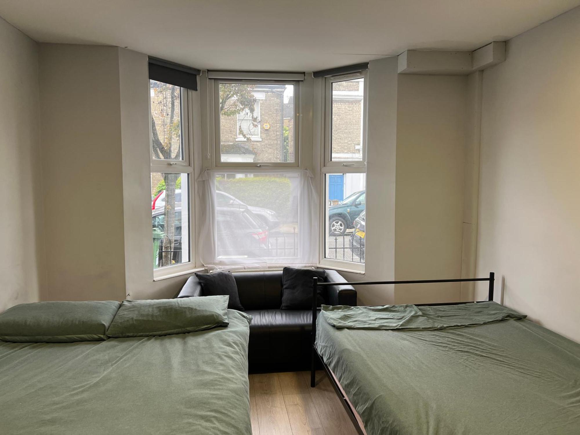Sterne Street 4 Person Room London Exterior photo