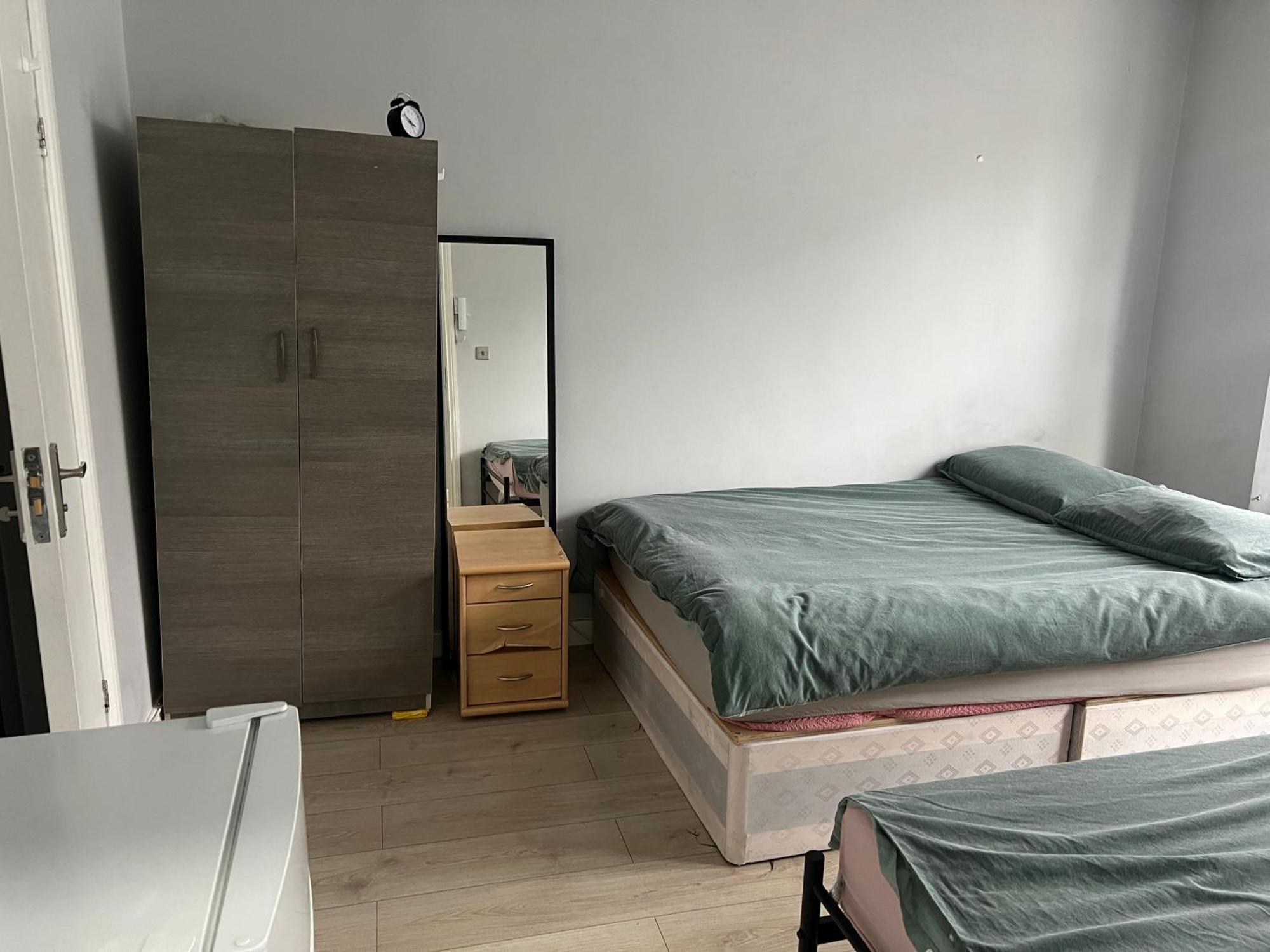 Sterne Street 4 Person Room London Exterior photo