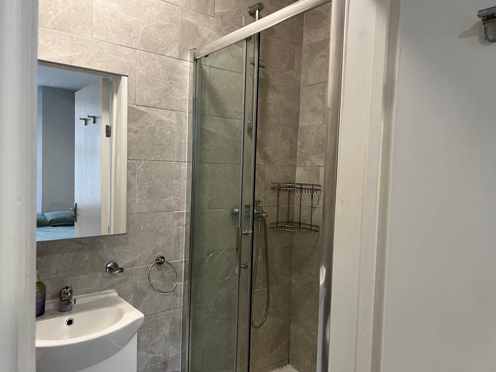 Sterne Street 4 Person Room London Exterior photo
